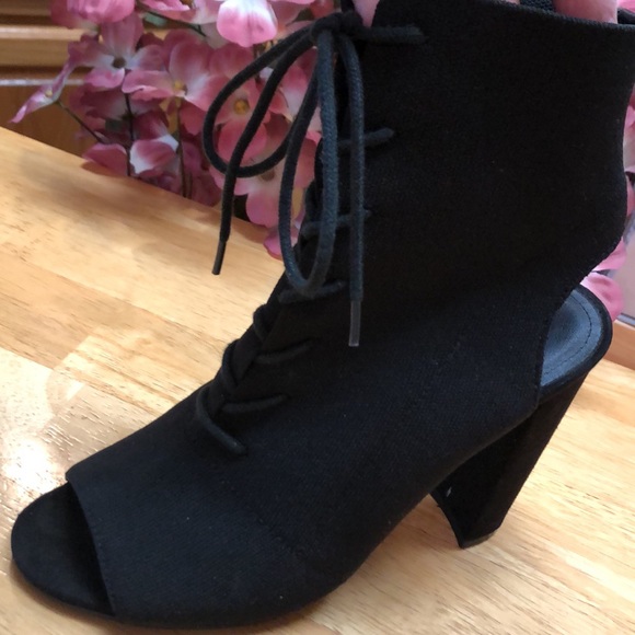 Steve Madden Lace Up Fashion Boots 🥾 - Picture 6 of 12